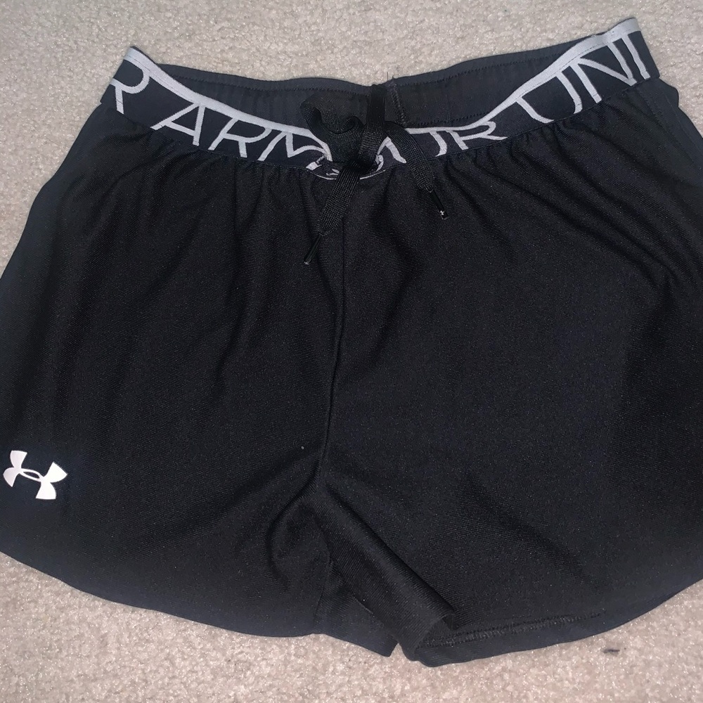 Women’s under armour shorts, S